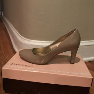 Nude pumps